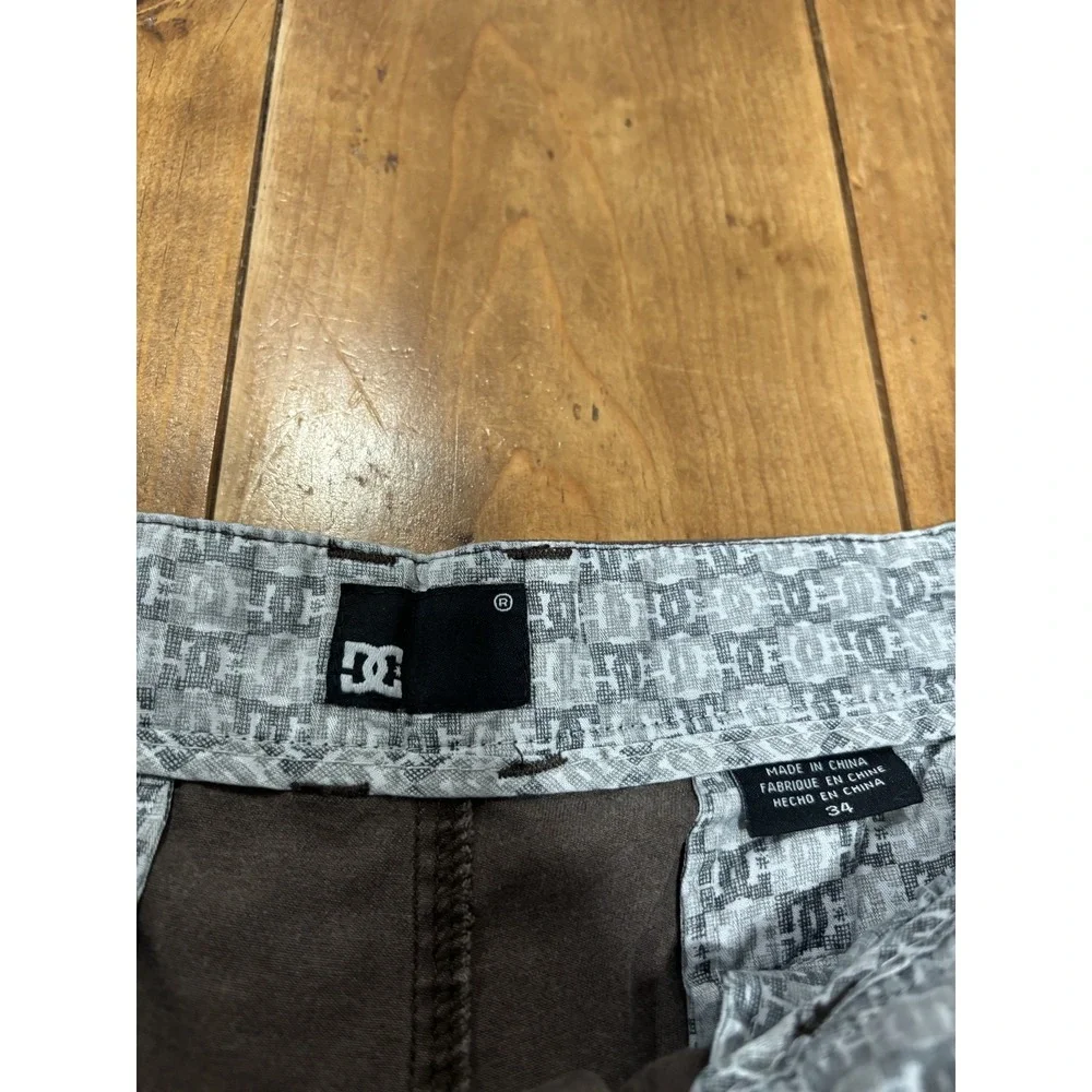 DC Shoes Men's Chino Shorts Size 34 Brown Flat Front Skate Casual Walkshorts